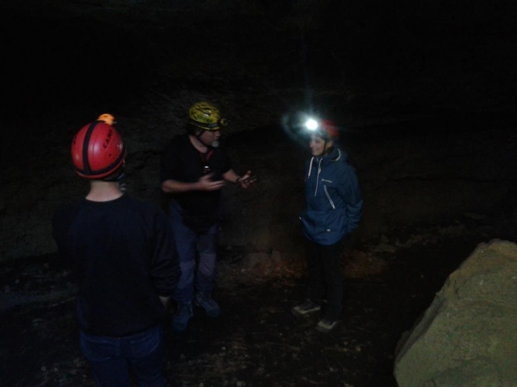 Discussione nella grotta: dott. Nicolo Longo, Petra Starkova, Roman Dumych